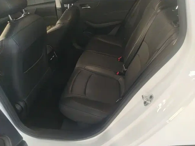 Roewe i5 — Фото автомобиля 16