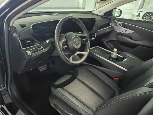 Buick LaCrosse 2025 Model 28T Platinum Edition — Фото автомобиля 7