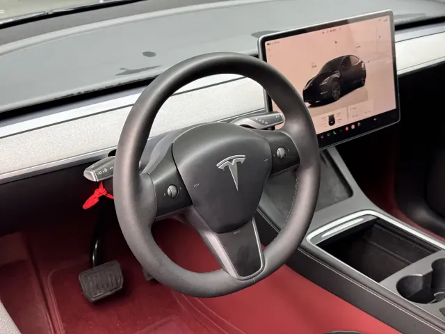 Tesla Model Y — Фото автомобиля 16