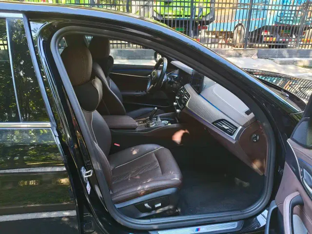BMW 5 Series — Фото автомобиля 13