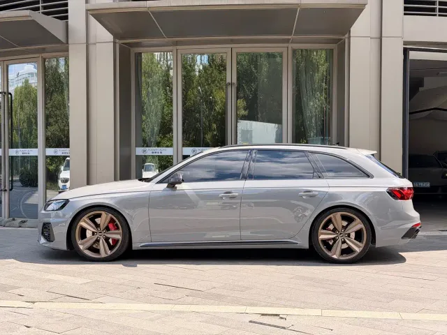 Audi RS 4 — Фото автомобиля 2