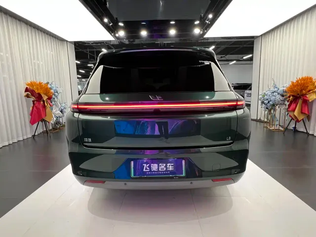 Li Auto L8 — Фото автомобиля 10
