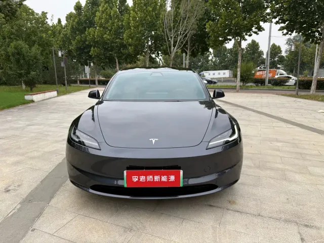 Tesla Model 3 — Фото автомобиля 2