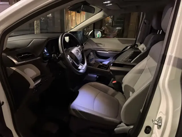 Toyota Granvia 2023 2.5L Hybrid Comfort Edition — Фото автомобиля 4