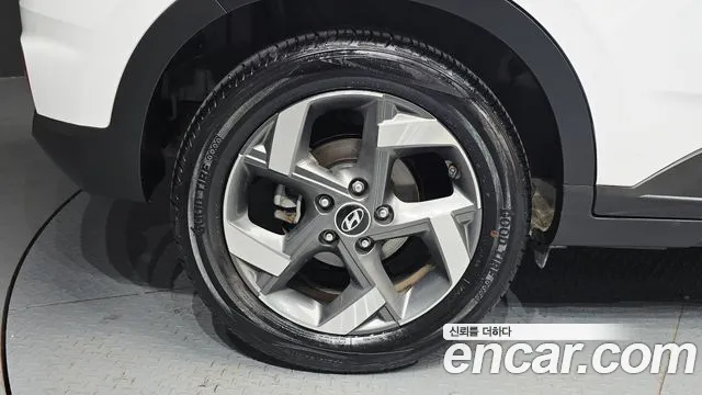 Hyundai Venue — Фото автомобиля 21