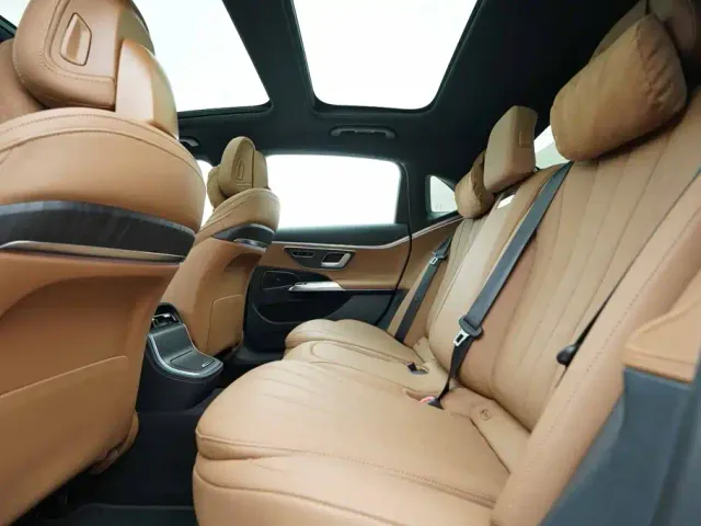 Mercedes-Benz E-Class — Фото автомобиля 19