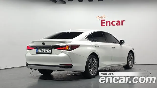 Lexus ES — Фото автомобиля 2