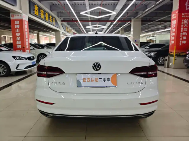 Volkswagen Lavida — Фото автомобиля 4