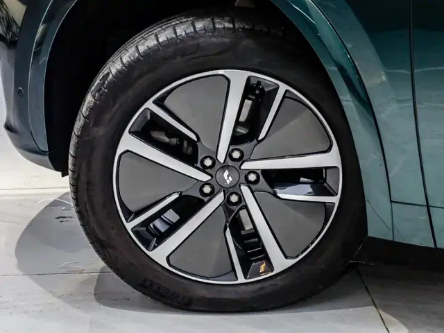 Li Auto L7 — Фото автомобиля 7