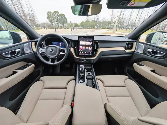 Volvo XC60 — Фото автомобиля 29