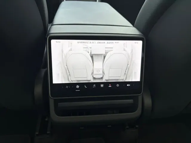 Tesla Model Y — Фото автомобиля 14