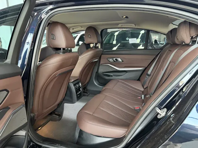 BMW BMW 3 Series 2023 325Li M Sport Black Night Package — Фото автомобиля 6