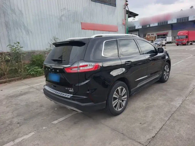 Ford Edge — Фото автомобиля 6
