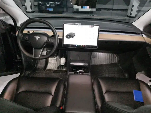 Tesla Model Y — Фото автомобиля 5