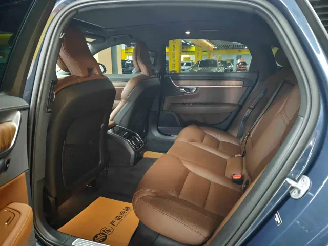 Volvo S90 — Фото автомобиля 9