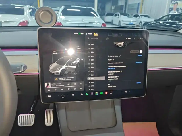 Tesla Model Y — Фото автомобиля 12