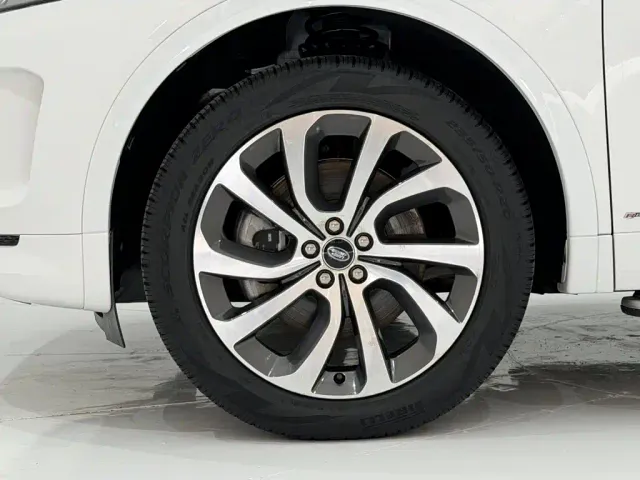 Land Rover Discovery Sport — Фото автомобиля 11