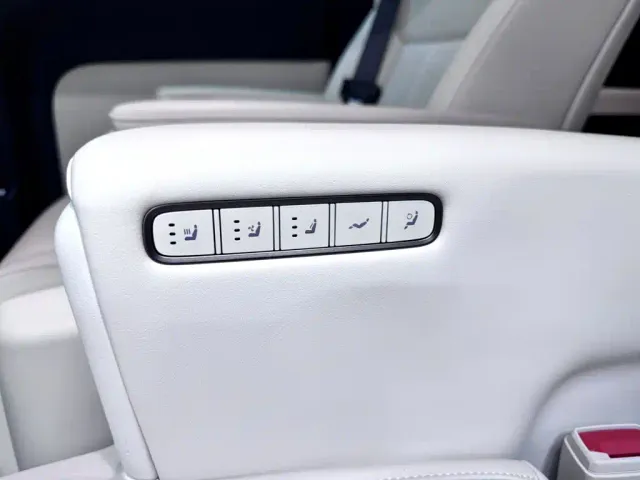 Li Auto MEGA — Фото автомобиля 20