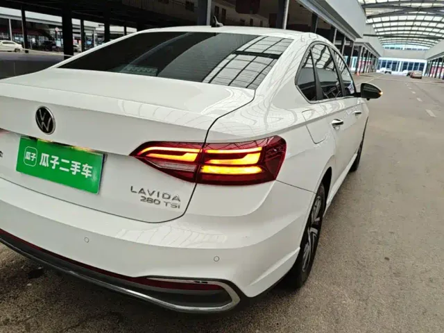 Volkswagen Lavida — Фото автомобиля 7