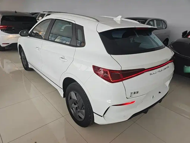 BYD e2 — Фото автомобиля 4