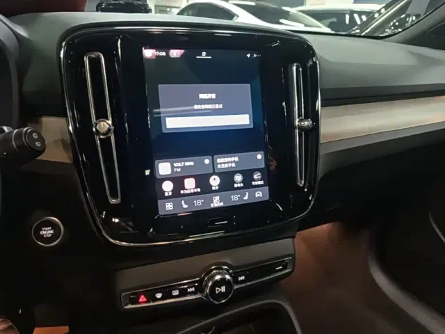 Volvo XC40 — Фото автомобиля 12