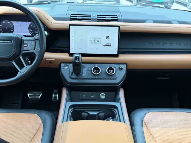 Land Rover Defender — Фото автомобиля 9