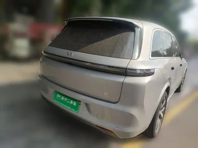 Li Auto L8 — Фото автомобиля 4