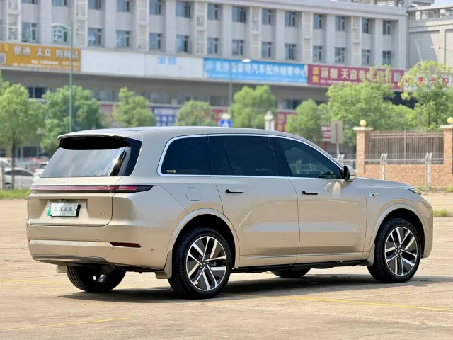 Li Auto L9 — Фото автомобиля 7
