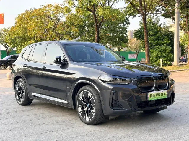 BMW iX3 — Фото автомобиля 3