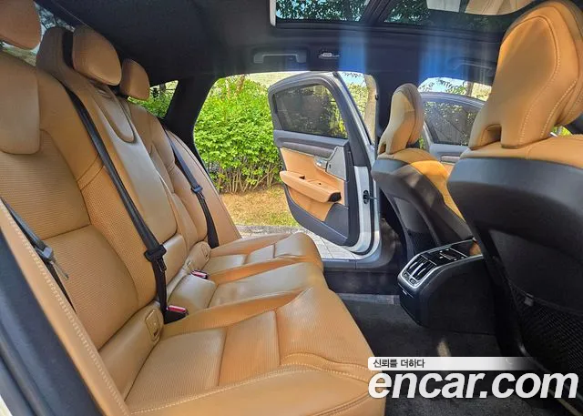 Volvo S90 — Фото автомобиля 18