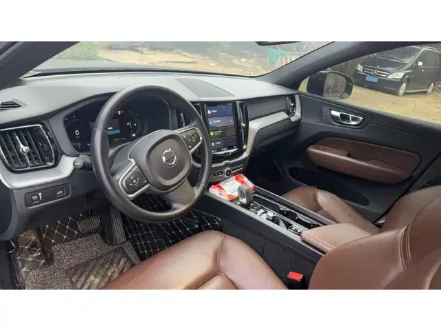 Volvo XC60 — Фото автомобиля 5