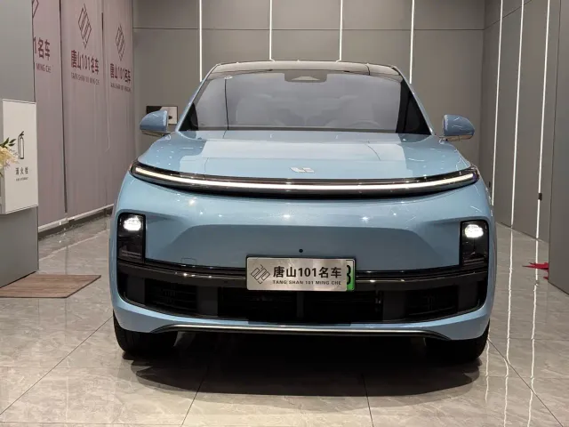 Li Auto L8 — Фото автомобиля 2