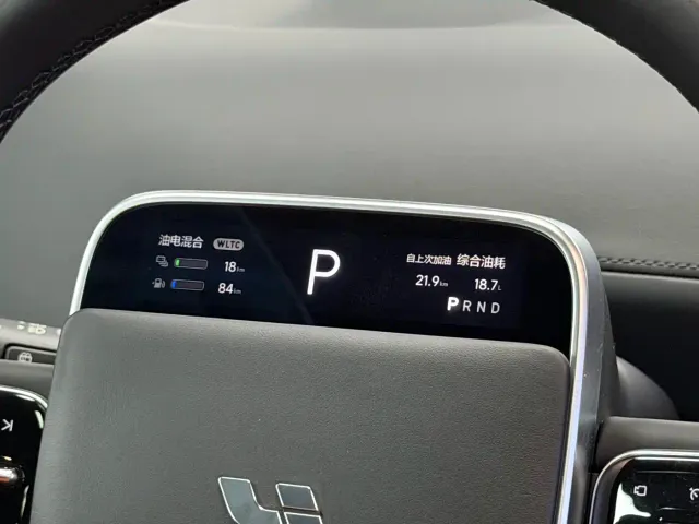 Li Auto L8 — Фото автомобиля 18
