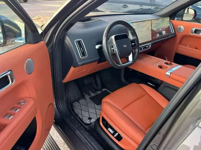 Li Auto L8 — Фото автомобиля 2