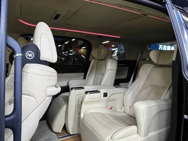 Toyota Alphard — Фото автомобиля 9
