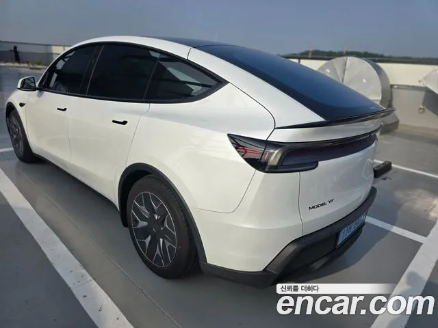 Tesla Model Y — Фото автомобиля 4