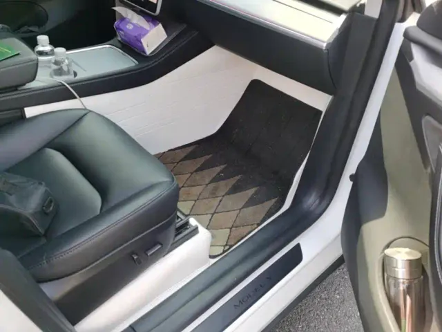 Tesla Model Y — Фото автомобиля 8