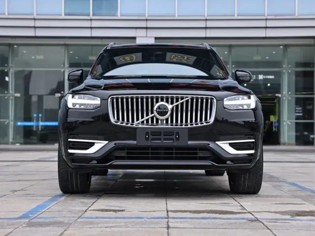 Volvo XC90 — Фото автомобиля 2