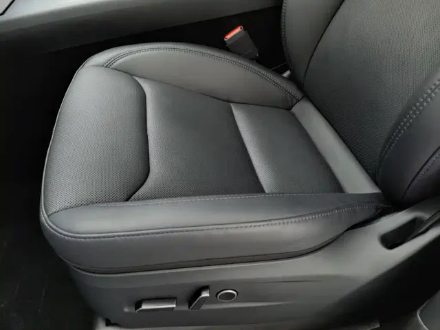 Tesla Model Y — Фото автомобиля 20