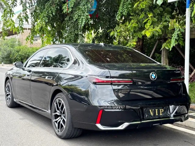 BMW 7 Series — Фото автомобиля 7