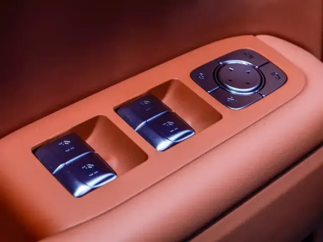 Li Auto L7 — Фото автомобиля 12