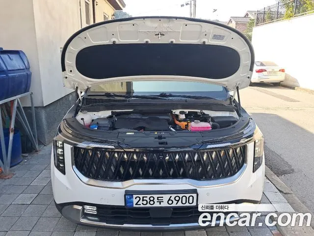 Kia Carnival Generation 4 — Фото автомобиля 8