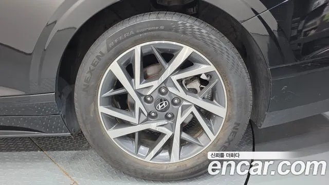 Hyundai Grandeur Grandeur (GN7) 2.5 Бензин 2WD — Фото автомобиля 18