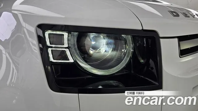 Land Rover Defender — Фото автомобиля 7