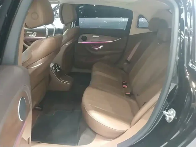 Mercedes-Benz E-Class — Фото автомобиля 16