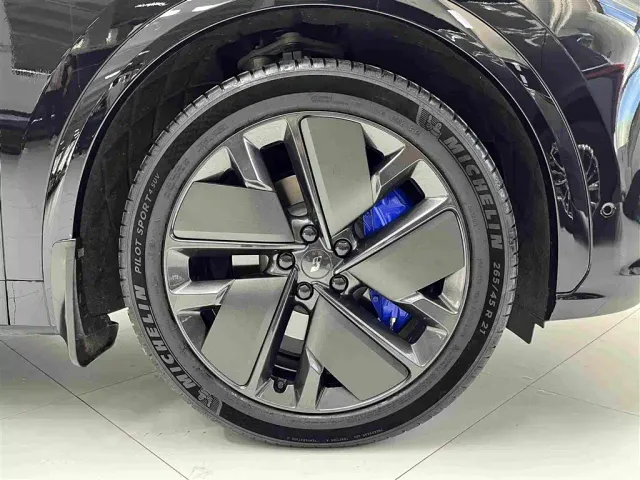 Li Auto L7 — Фото автомобиля 16