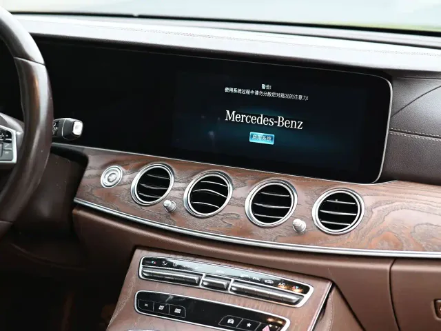 Mercedes-Benz E-Class — Фото автомобиля 8