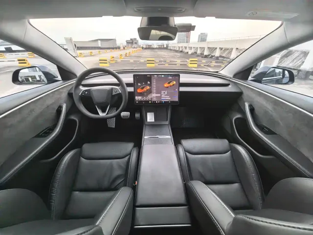 Tesla Model 3 — Фото автомобиля 12