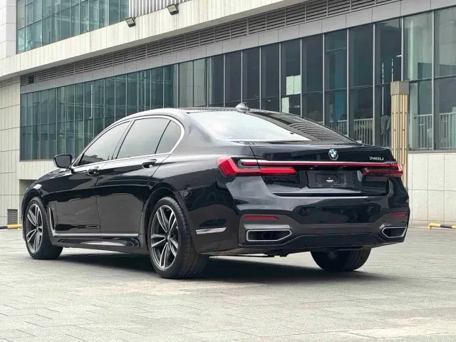 BMW 7 Series — Фото автомобиля 14