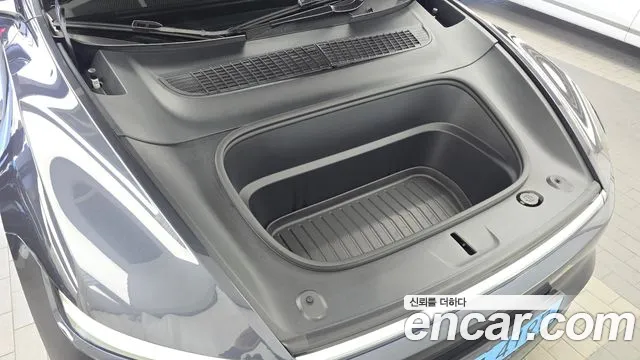 Tesla Model Y — Фото автомобиля 9